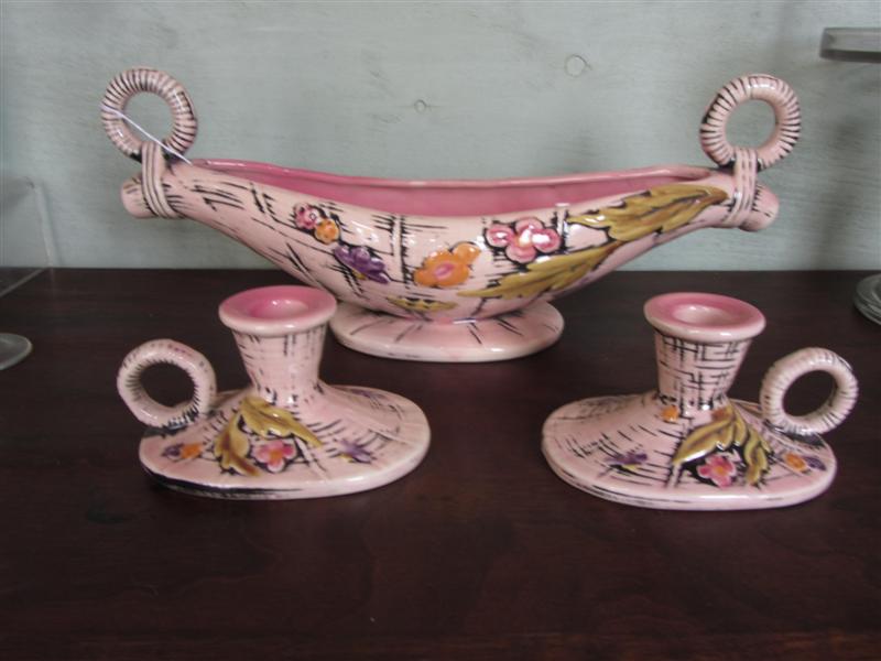 https://yesterdaytreasures.net/wp-content/uploads/2013/02/hullpottery.jpg